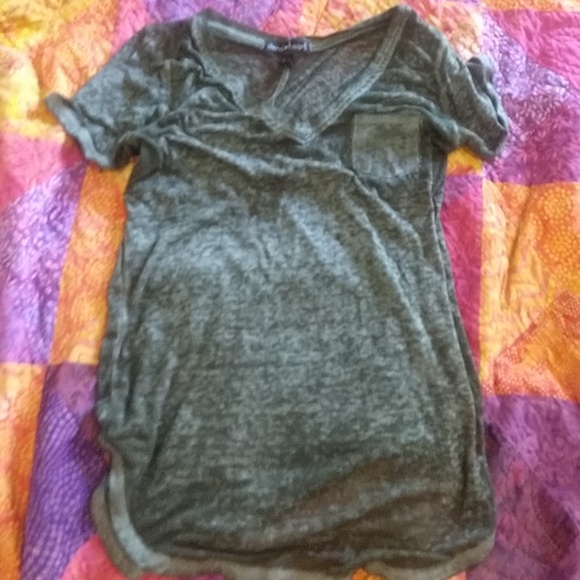 Derek Heart Tops - V-neck tee